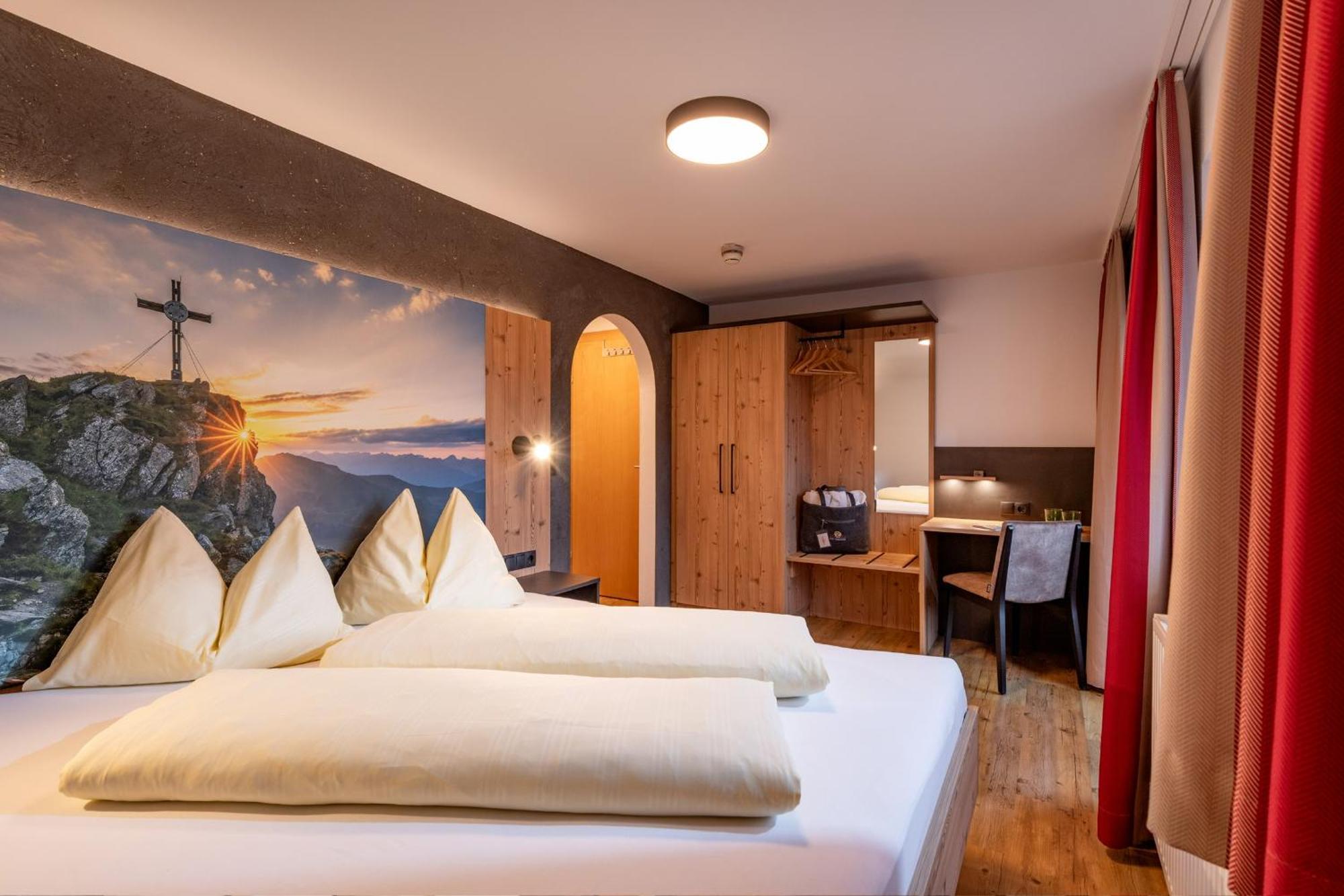 Das Sonnleiten Ski- Und Motorradhotel Bruck Im Zillertal Брук-ам-Циллер Экстерьер фото